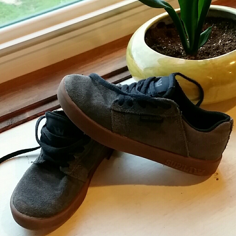 Boys shoes